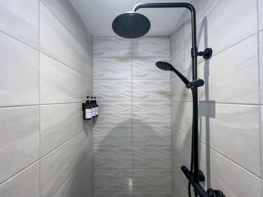 Orange Rentals-High Spec, Midnight Suite, Sleeps 4-Pets Welcome! Ливърпул Екстериор снимка