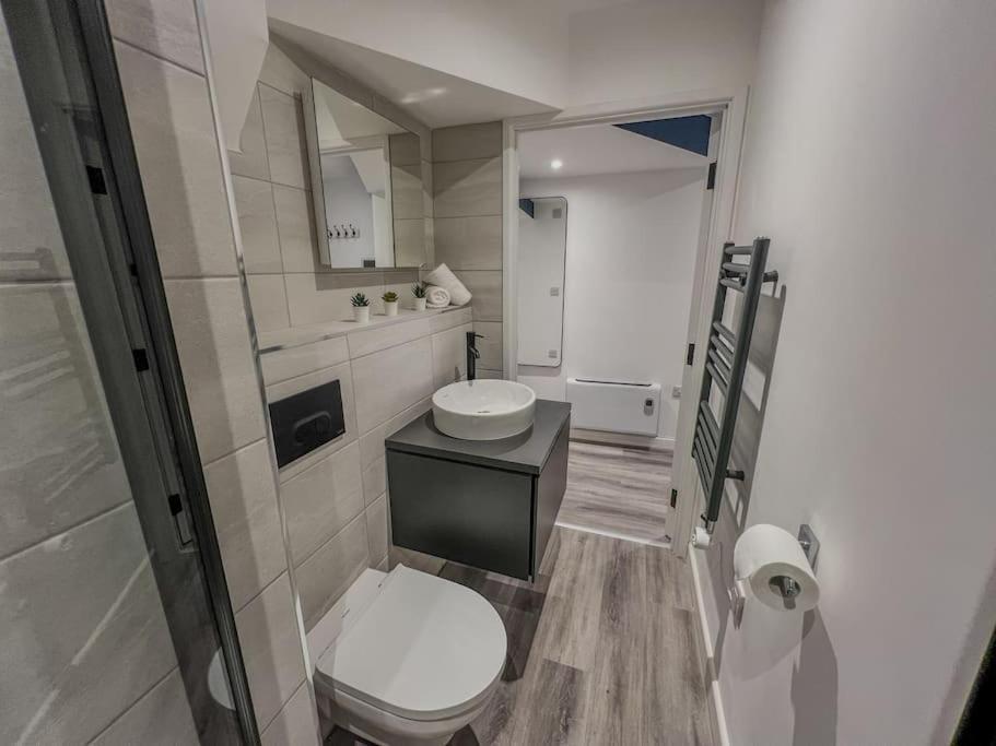 Orange Rentals-High Spec, Midnight Suite, Sleeps 4-Pets Welcome! Ливърпул Екстериор снимка