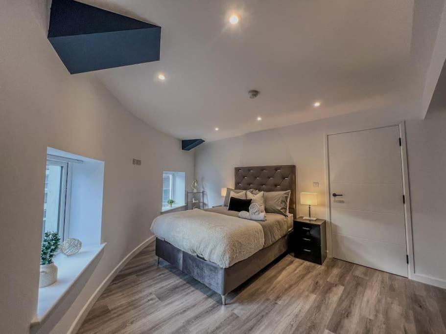 Orange Rentals-High Spec, Midnight Suite, Sleeps 4-Pets Welcome! Ливърпул Екстериор снимка