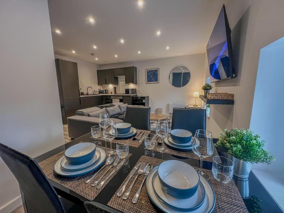 Orange Rentals-High Spec, Midnight Suite, Sleeps 4-Pets Welcome! Ливърпул Екстериор снимка