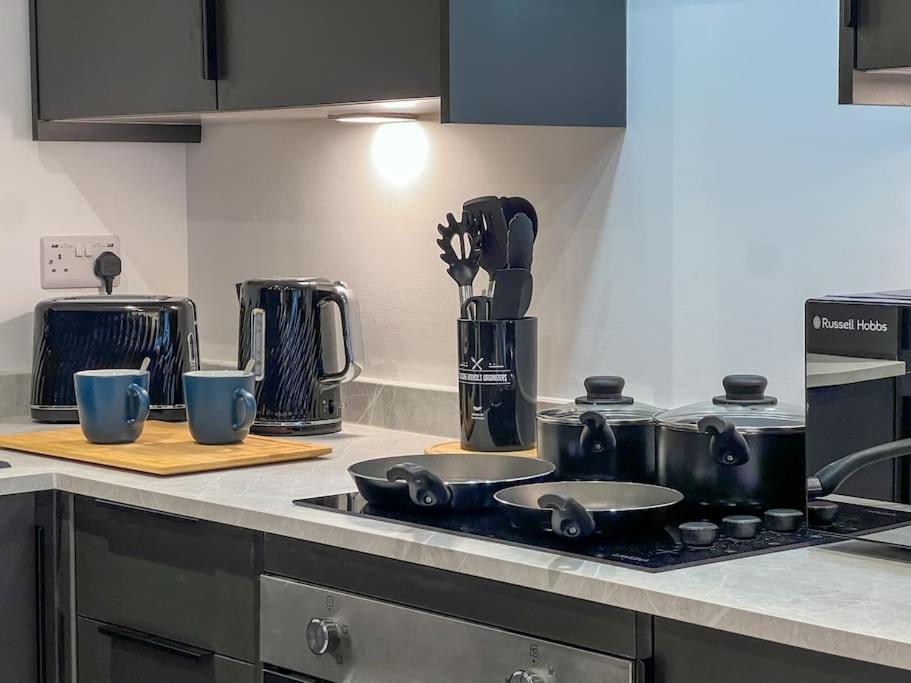 Orange Rentals-High Spec, Midnight Suite, Sleeps 4-Pets Welcome! Ливърпул Екстериор снимка