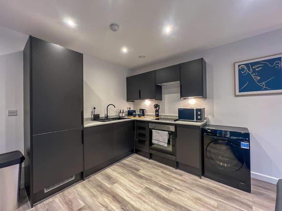 Orange Rentals-High Spec, Midnight Suite, Sleeps 4-Pets Welcome! Ливърпул Екстериор снимка
