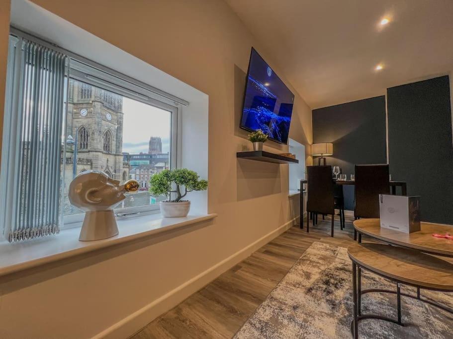 Orange Rentals-High Spec, Midnight Suite, Sleeps 4-Pets Welcome! Ливърпул Екстериор снимка