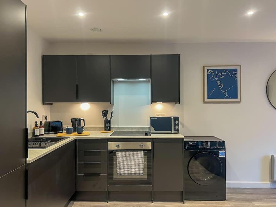 Orange Rentals-High Spec, Midnight Suite, Sleeps 4-Pets Welcome! Ливърпул Екстериор снимка